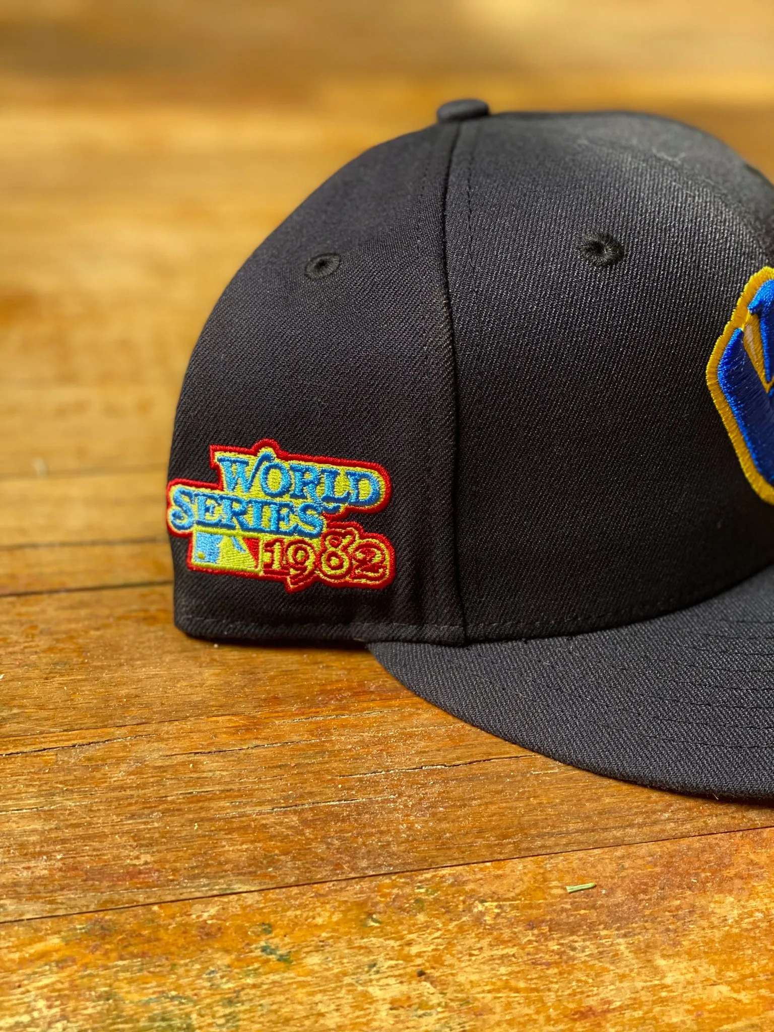 1982 MILWAUKEE BREWERS NAVY FITTED W/ KIWI UNDER VISOR