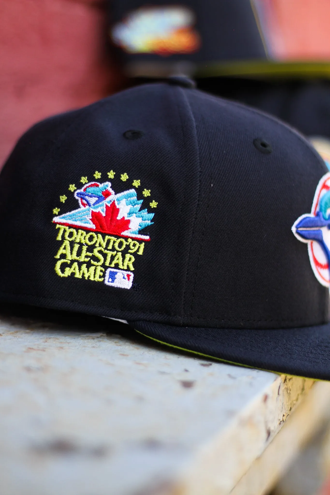 1991 TORONTO BLUE JAYS NAVY FITTED W/ KIWI UNDER VISOR