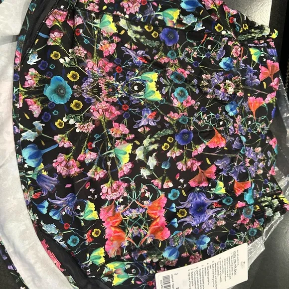 (6574) NWT Lululemon Hotty Hot High-Rise Skirt Sz 2