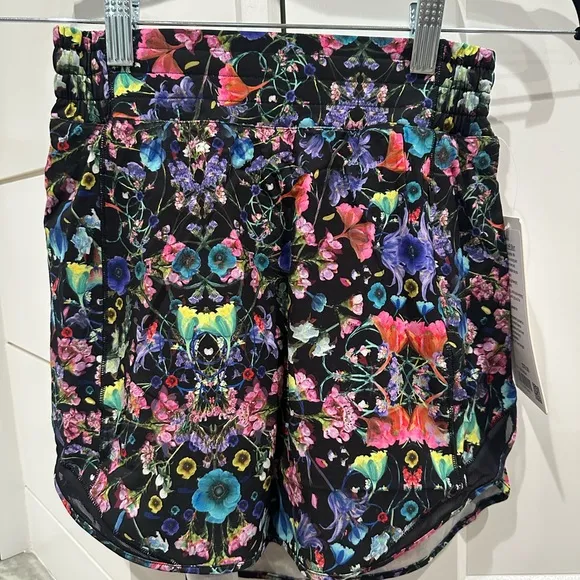 (6574) NWT Lululemon Hotty Hot High-Rise Skirt Sz 2