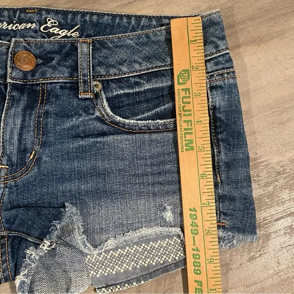 American Eagle Denim Shorts‎ size 2 low rise exposed pockets