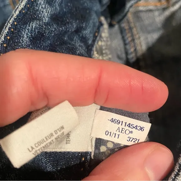 American Eagle Denim Shorts‎ size 2 low rise exposed pockets