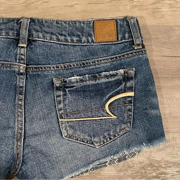 American Eagle Denim Shorts‎ size 2 low rise exposed pockets