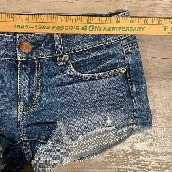 American Eagle Denim Shorts‎ size 2 low rise exposed pockets