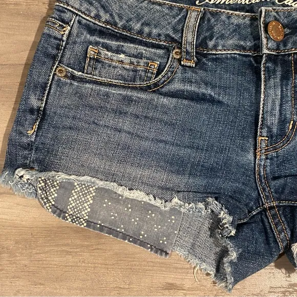 American Eagle Denim Shorts‎ size 2 low rise exposed pockets