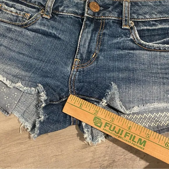 American Eagle Denim Shorts‎ size 2 low rise exposed pockets