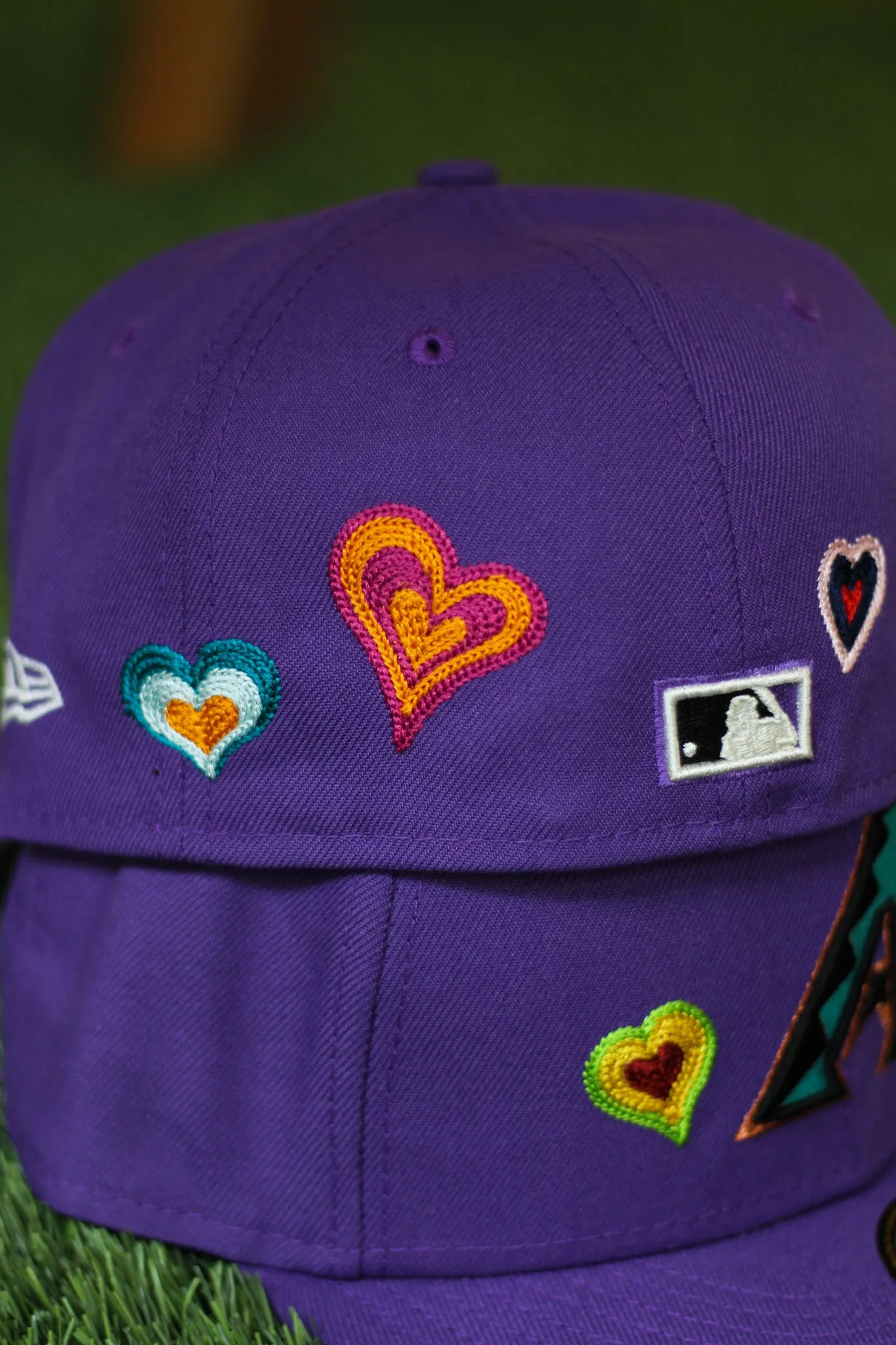 ARIZONA DIAMONDBACKS CHAIN STITCH HEART FITTED W/ PINK UNDER VISOR