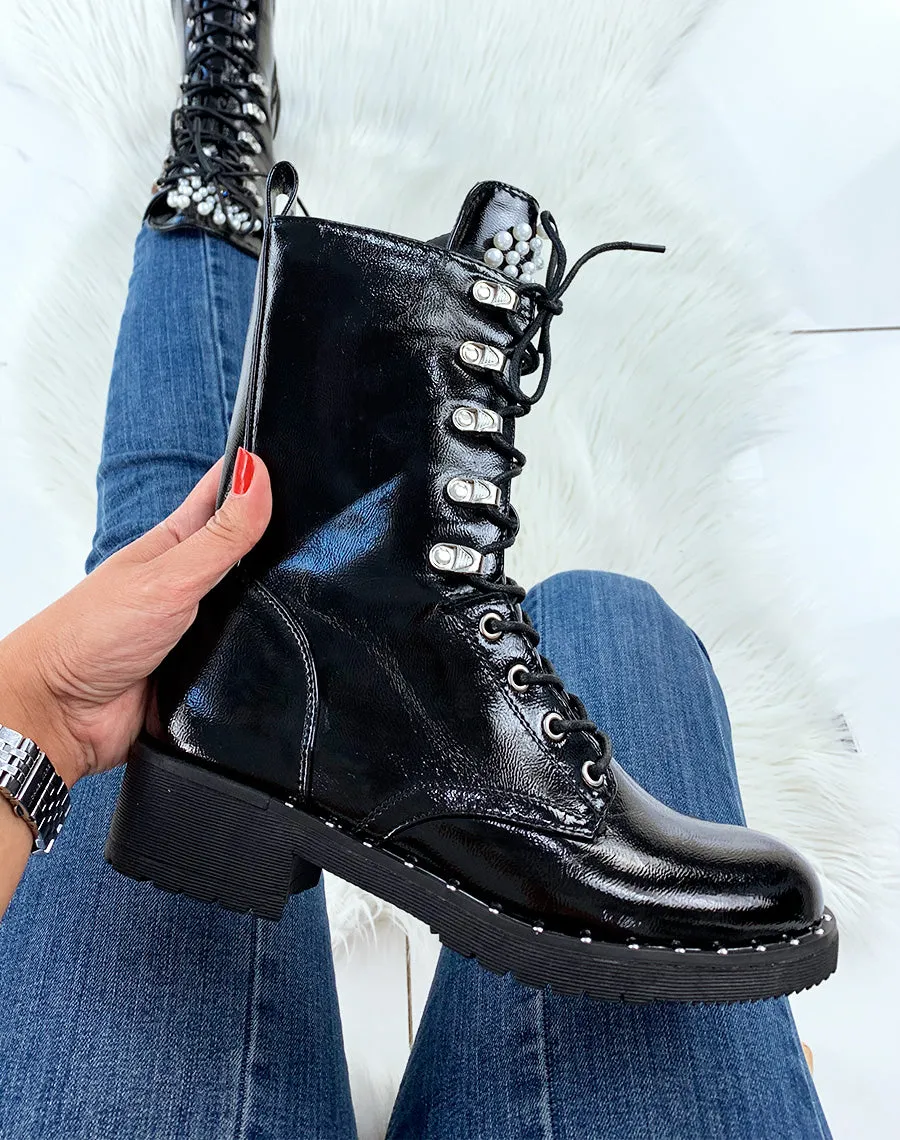 Bottes vernies noires à perles
