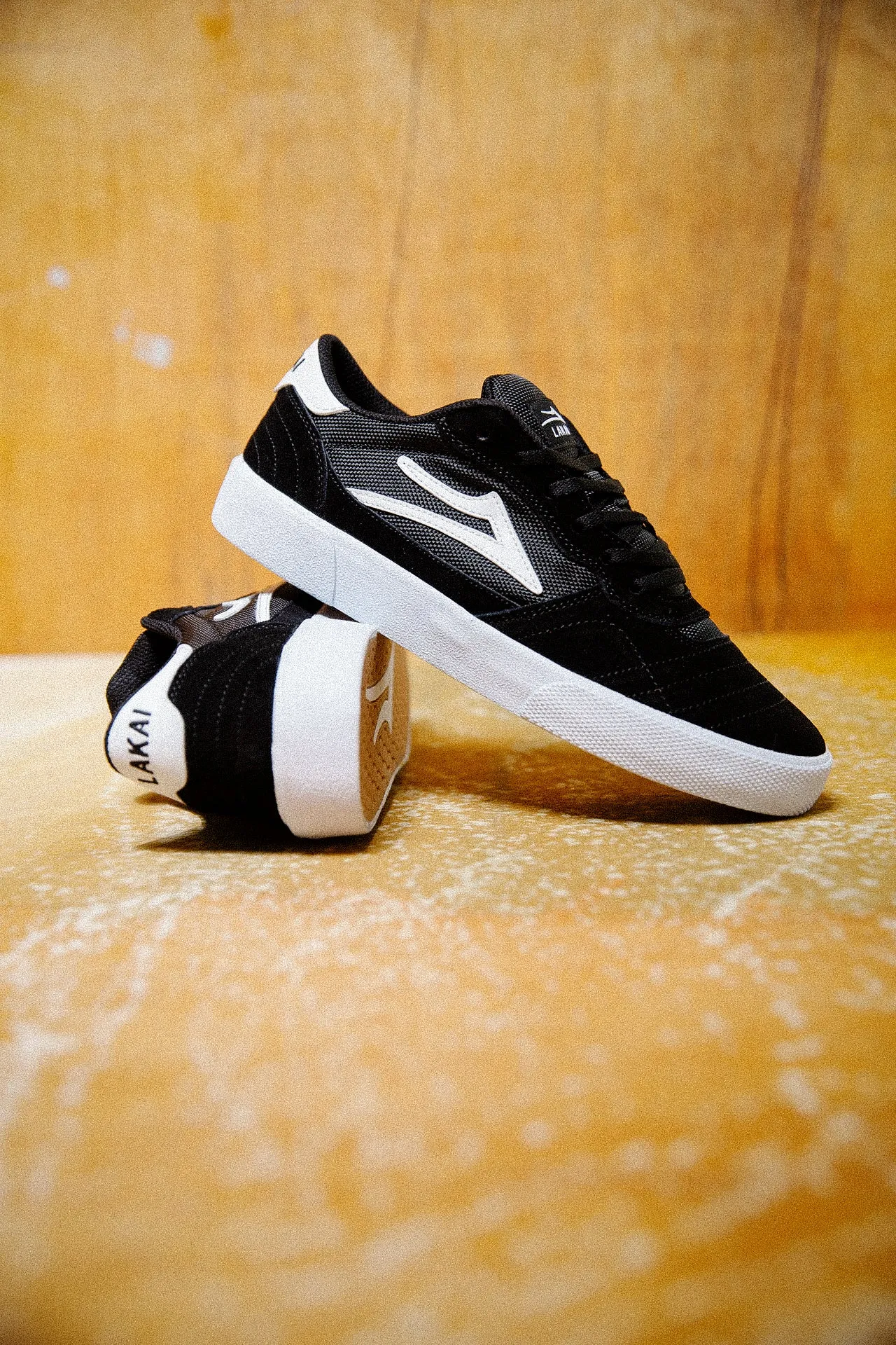 Cambridge - Black/White Suede