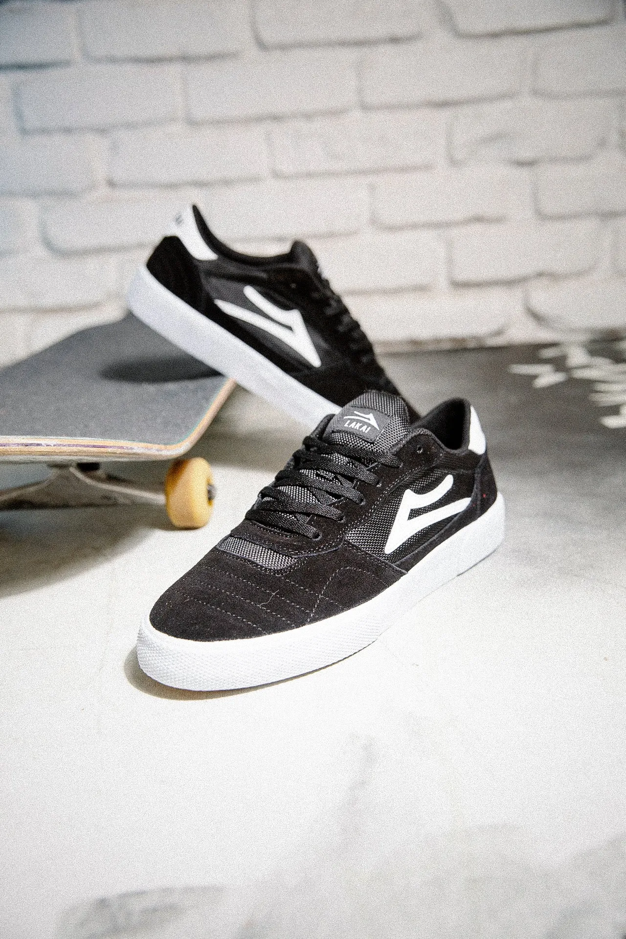 Cambridge - Black/White Suede