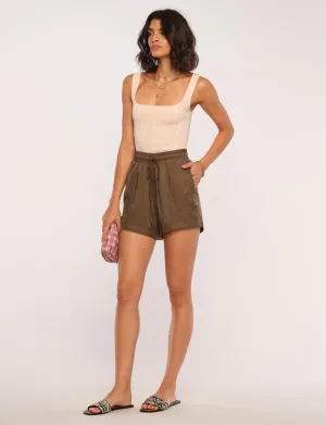 llaria short in moss