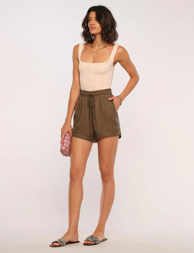 llaria short in moss
