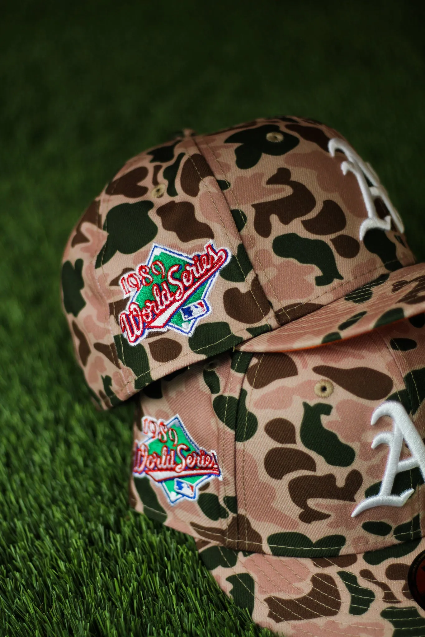 OAKLAND ATHLETICS DUCK CAMO FITTED W/ ORANGE UNDER VISOR