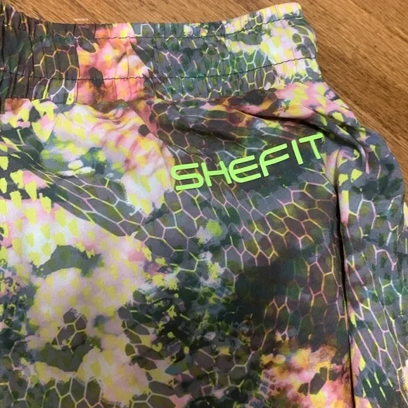 SheFit 2 in 1 Running Shorts Green Conquer and Print Size M NWT