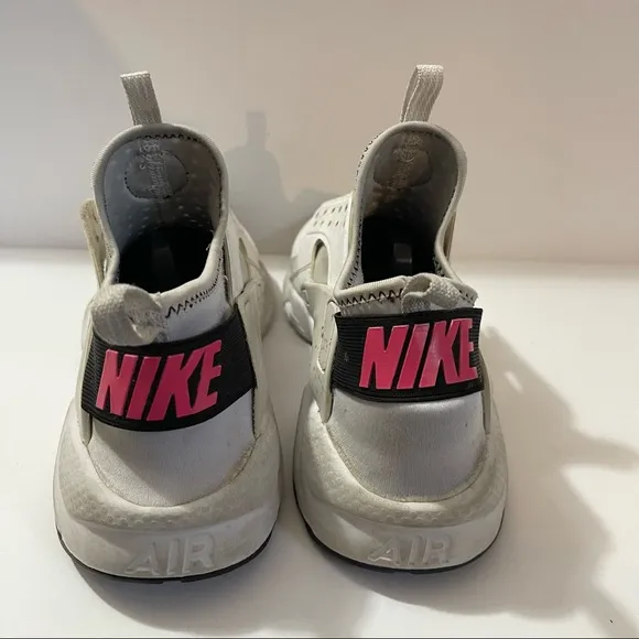 Women’s huarache running sneaker